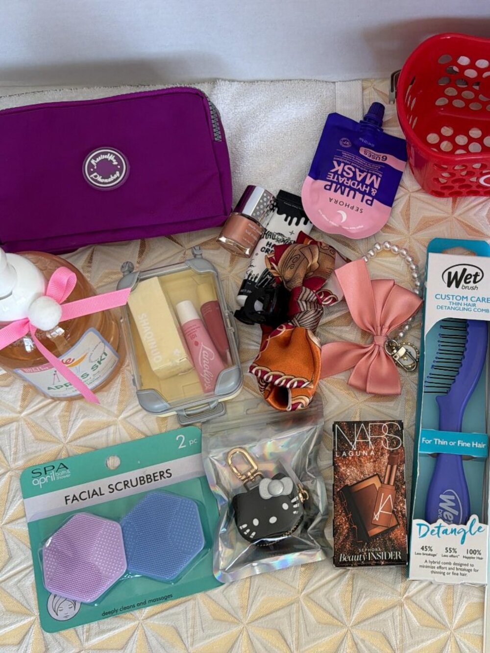 Mystery Bundle with Target Mini Basket & Hello Kitty AirTag Holder Keychain - Picture 4 of 12